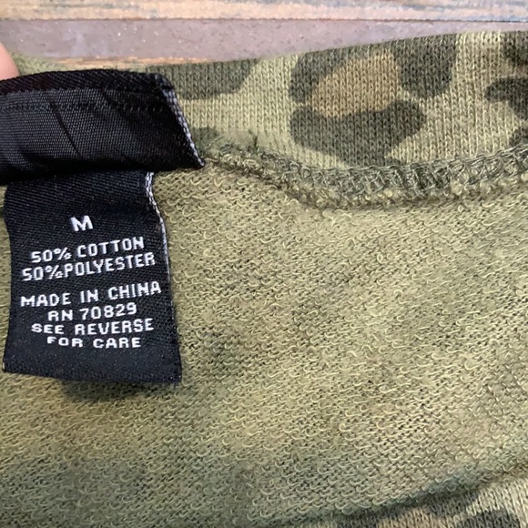 🦋 3 for $30! Like new! Leopard Sweatshirt with Jeweled Shoulders Rue 21 - Picture 10 of 11